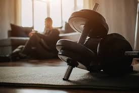 为什么主审需通过动作展示对判罚的信心